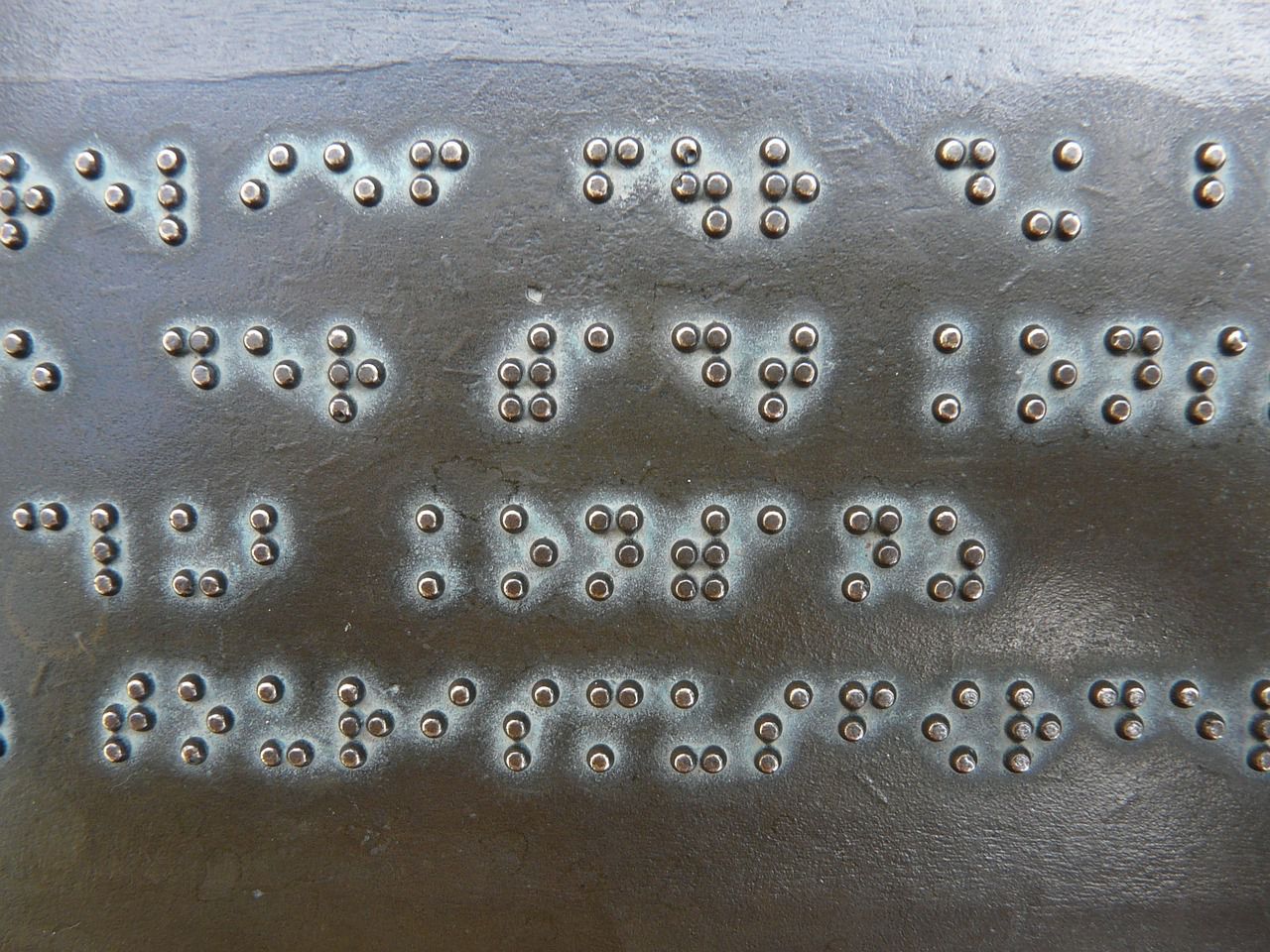 Bild mit Brailleschrift<br>